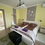 Eszter דירה *